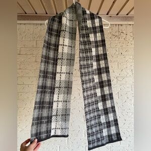 Charlie Paige Gray and White Knit Scarf